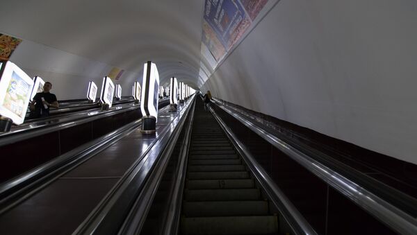 спуск в метро - Sputnik Молдова