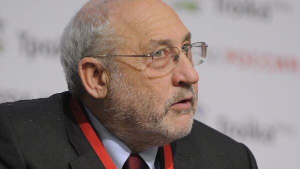 Joseph E. Stiglitz la Forumul ”Rusia-2011”, Moscova. Форум Россия-2011 в Москве - Sputnik Moldova-România