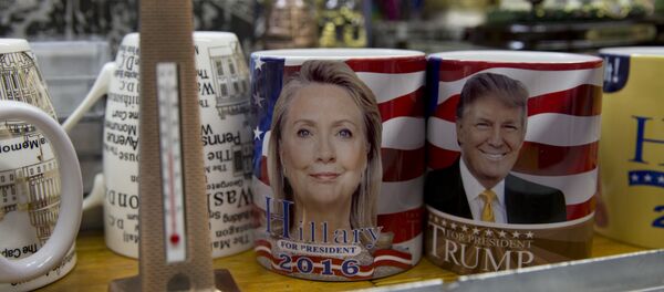 Кружки для кофе с изображениями Клинтона и Трампа - Sputnik Молдова