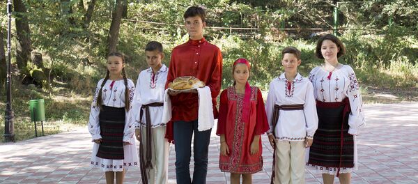 Визит супруги посла РФ в детский лагерь Жемчужина Днестра Визит супруги посла РФ в детский лагерь Жемчужина Днестра - Sputnik Молдова