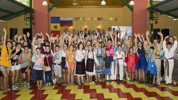 Визит супруги посла РФ в детский лагерь Жемчужина Днестра - Sputnik Молдова