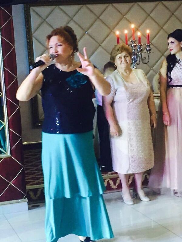 Zinaida Julea la o nuntă - Sputnik Moldova