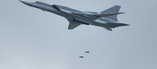 Bombardierul rusesc Tu-22MZ atacă obiectele inamicului - Sputnik Moldova