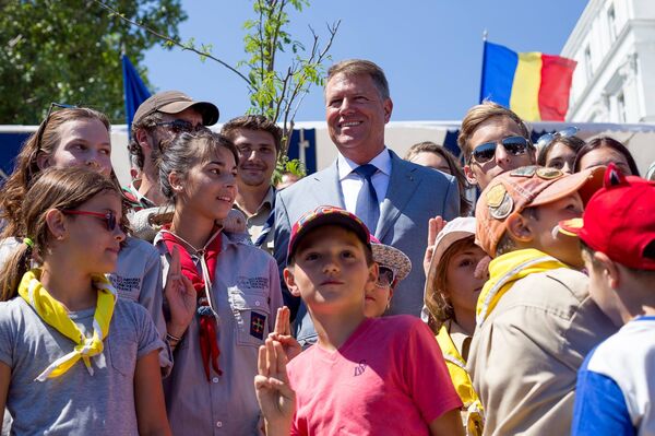 Klaus Iohannis și copii Klaus Iohannis și copii - Sputnik Moldova-România