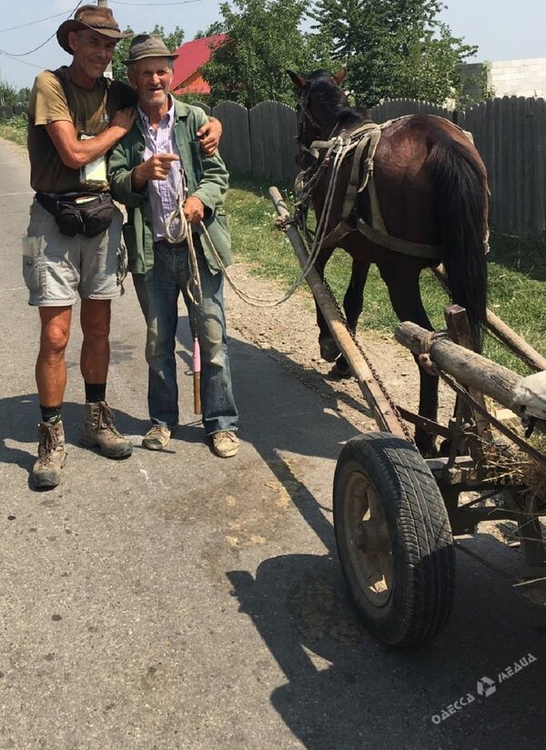 Путешественник из Великобритании Вернер ван Зейлен и житель Молдовы - Sputnik Молдова