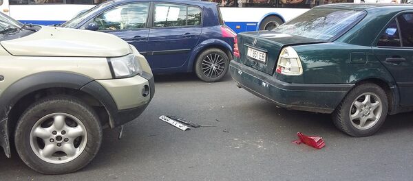 Accident în Chișinău, 17.08.2016, strada Ștefan cel Mare vizavi de sediul central al Moldtelecom - Sputnik Moldova