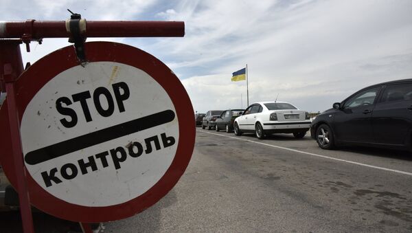 Автомобили на пункте пропуска на границе Украины - Sputnik Молдова
