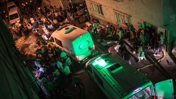 Ambulances arrive at site of an explosion on August 20, 2016 in Gaziantep following a late night militant attack on a wedding party in southeastern Turkey - Sputnik Moldova-România