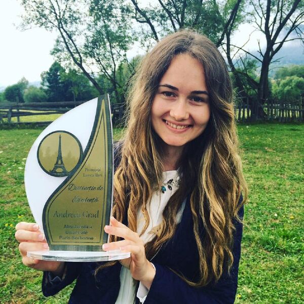 Andreea Grad, şefă de promoţie la Sorbona Andreea Grad, şefă de promoţie la Sorbona - Sputnik Moldova