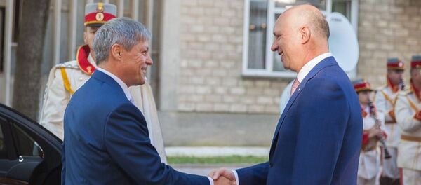 Премьер Молдовы Павел Филип и глава румынского правительства Дачиан Чолош - Sputnik Moldova