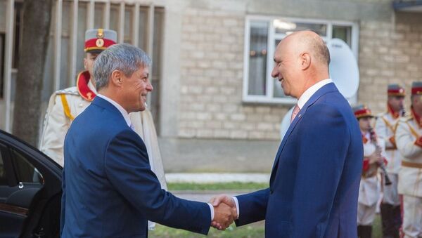 Премьер Молдовы Павел Филип и глава румынского правительства Дачиан Чолош - Sputnik Молдова