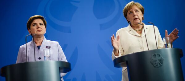 Premier Polska Beata Szydło i kanclerz Niemiec Angela Merkel - Sputnik Moldova-România