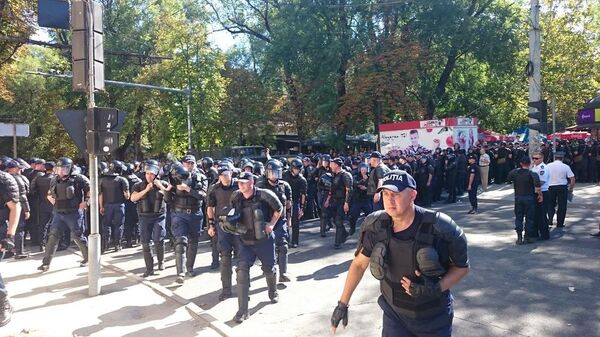 Полиция бросилась укреплять кордон к Штефану-трансляция Полиция бросилась укреплять кордон к Штефану-трансляция - Sputnik Молдова