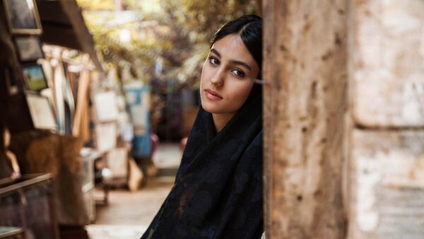 Portret feminin realizat în Iran de fotografa româncă Mihaela Noroc. Fotografia a fost inclusă în proiectul fotografic ”The Atlas of Beauty”. - Sputnik Moldova-România
