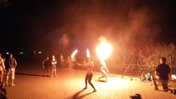 Fire show на Комсомольском озере в Кишиневе - Sputnik Молдова