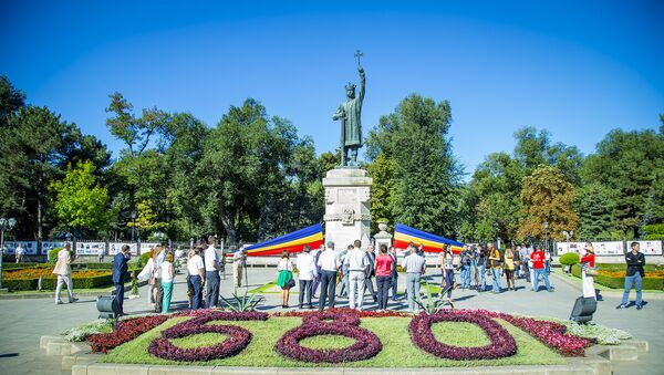 Возложение цветов памятник Штефан чел Маре - Sputnik Молдова