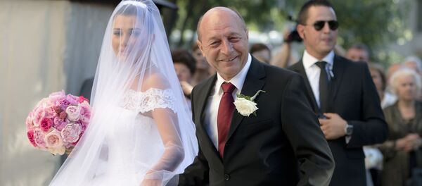 Elena Băsescu și Traian Băsescu - Sputnik Moldova