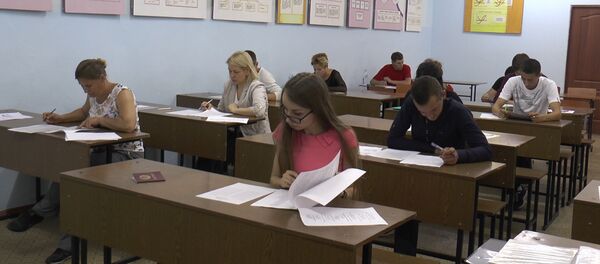 В Кишиневе сдают тест по русскому языку, чтобы затем уехать в Россию - Sputnik Молдова
