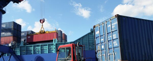 Погрузочно-разгрузочные работы в контейнерном терминале морского торгового порта - Sputnik Молдова