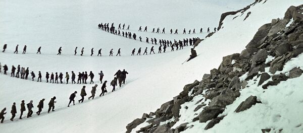 Туристы в горах Урала. Архивное фото - Sputnik Молдова