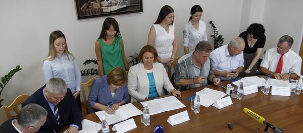 Главы ветеранских организаций подписывают соглашение о сотрудничестве с Минтруда - Sputnik Молдова