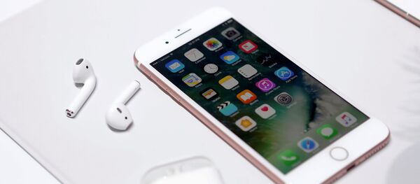 Новый iPhone7 и беспроводные наушники AirPods - Sputnik Молдова