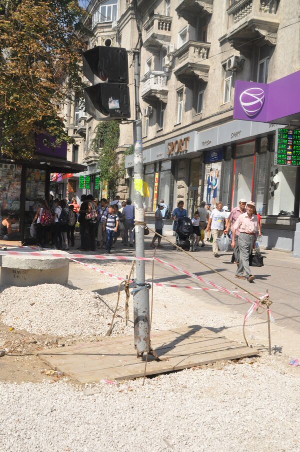 Semafor bulevardul Ștefan cel Mare și Sfânt intersecție cu str. Armenească Semafor bulevardul Ștefan cel Mare și Sfânt intersecție cu str. Armenească - Sputnik Moldova
