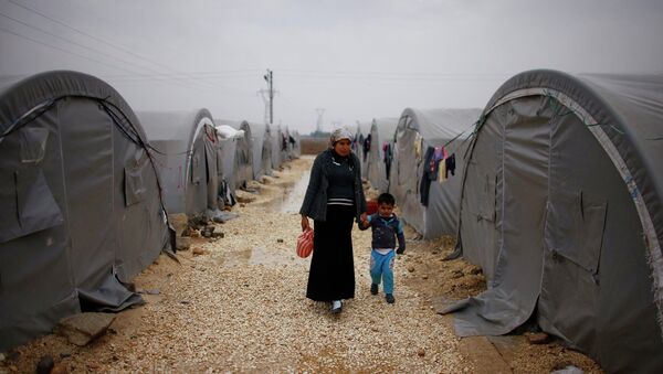 Лагерь для беженцев, сирийских курдов из Кобани, в окрестностях турецкого города Суруч. 21 ноября 2014 года - Sputnik Молдова