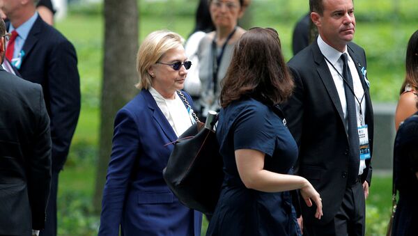 Клинтон покидает церемонию в Нью-Йорке - Sputnik Moldova-România