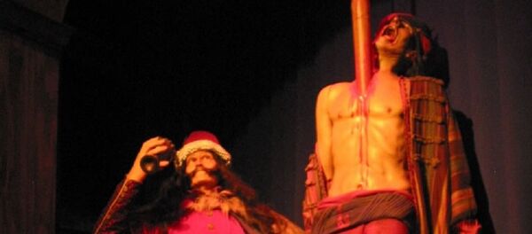 Figura din ceară a lui Vlad Țepeș alături de o persoană executată prin tragerea în țeapă Figura din ceară a lui Vlad Țepeș alături de o persoană executată prin tragerea în țeapă - Sputnik Moldova-România