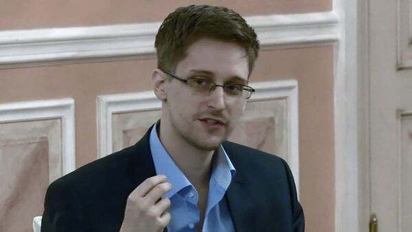Экс-сотрудник американских спецслужб Эдвард Сноуден - Sputnik Молдова
