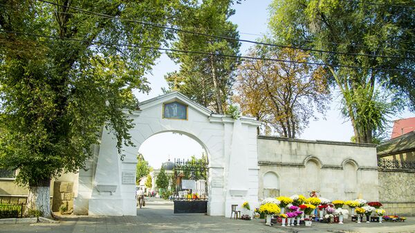 Вход на Армянское кладбище в Кишиневе - Sputnik Молдова