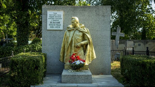 Алое знамя над освобожденным Кишиневом: памяти Алексея Бельского - Sputnik Молдова