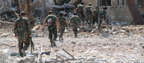 Сирийские военные на освобожденной от боевиков территории военных училищ в Алеппо - Sputnik Молдова