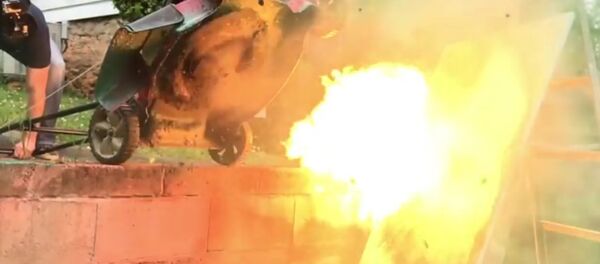 Paint can lawn mower explosion: Arts and Crafts with Uncle Rob - Sputnik Moldova