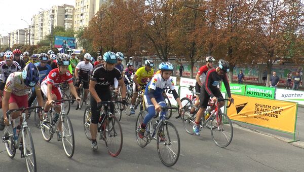 Mountainbikerii, cicliștii de șosea şi copii au participat la &quot;Chisinau Criterium&quot; - Sputnik Moldova