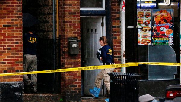 Сотрудники ФБР обыскивает квартиру подозреваемого по делу о взрыве в Нью-Йорке - Sputnik Молдова