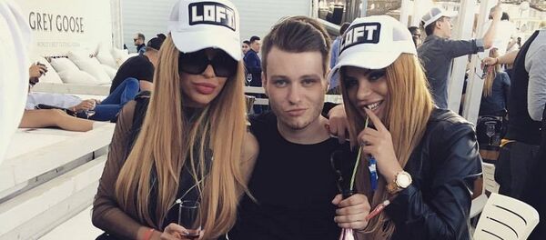 Blugii rupți sunt printre cei mai preferați de adolescenți și tineri - Sputnik Moldova