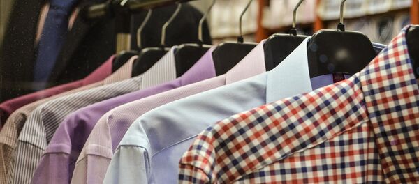 Мужские сорочки на вешалках - Sputnik Молдова