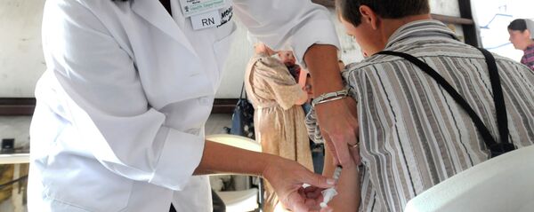 A health worker administers a measles vaccine in rural Ohio in 2014, where a measles outbreak of over 300 cases was the largest in the U.S. since 1994. - Sputnik Молдова