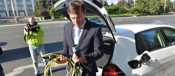 Compania germană „Kaufland a donat astăzi Primăriei municipiului Chişinău un automobil electric, marca Volskwagen e-Golf - Sputnik Moldova