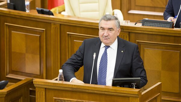 Vladimir Hotineanu la tribuna Parlamentului - Sputnik Moldova