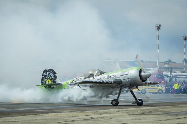 Авиашоу в Кишиневском аэропорту - Sputnik Молдова