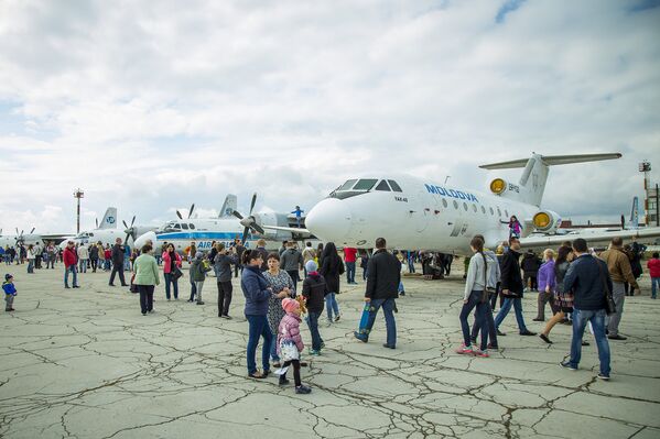 В Международном аэропорту Кишинева состоялось масштабное авиашоу - Sputnik Молдова