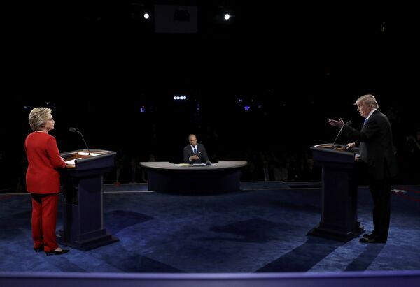 Кандидаты в президенты США Хиллари Клинтон и Дональд Трамп на дебатах - Sputnik Молдова
