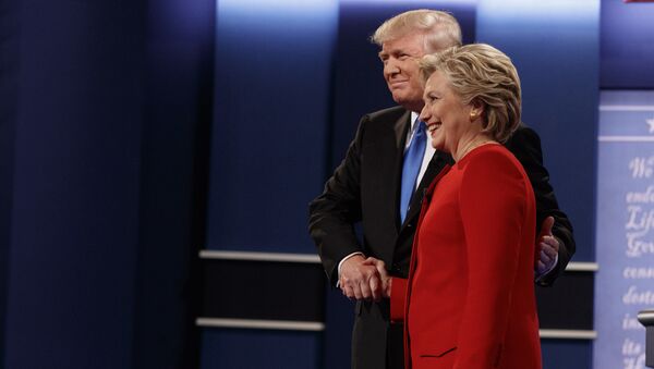 Кандидаты в президенты США Хиллари Клинтон и Дональд Трамп на дебатах - Sputnik Moldova-România