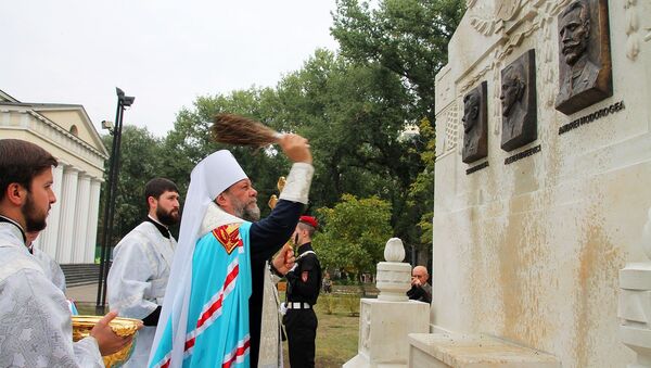 Sfintirea monumentului martirilor neamului - Sputnik Moldova