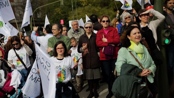 People attend an anti-abortion rally in Madrid, Spain, Saturday, Nov. 22, 2014 - Sputnik Молдова