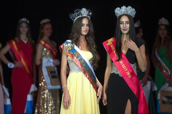 Câștigătoarele concursului național de frumusețe din Rusia Miss World Russian Beauty 2016 и 2015 Cristina Adamson și Diana Kulaghina - Sputnik Moldova-România