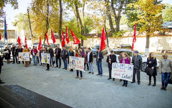 Пикет партий коммунистов у Конституционного суда - Sputnik Молдова